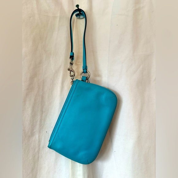 Coach Robins Egg Blue Wristlet/Clutch With Hangtag EUC *Flaw* - Picture 2 of 7
